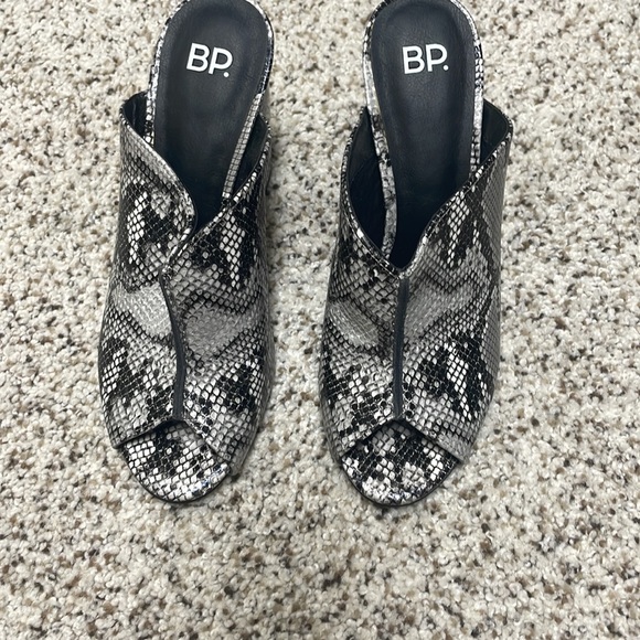 3/$15 BP. TONI NATURAL SNAKE FAUX
LEATHER MULES - Picture 4 of 7